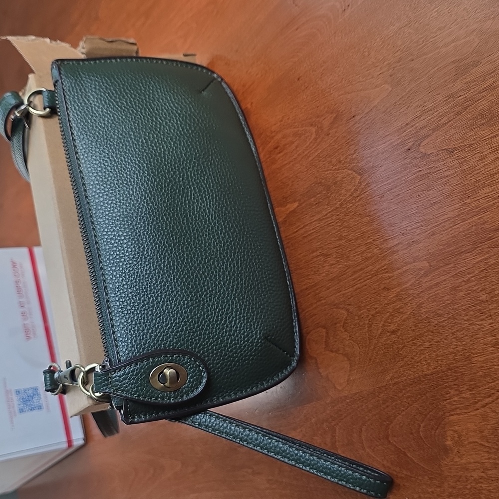 NEW, Joy Susan Hunter Green Turnlock Clutch Convertible Crossbody Bag - Picture 2 of 16